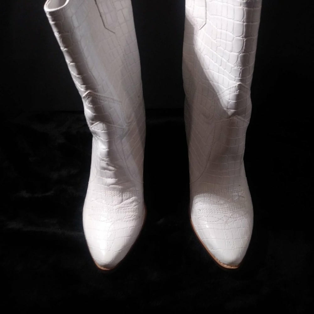 NWOT Just Fab White Ladies Cowboy Boots